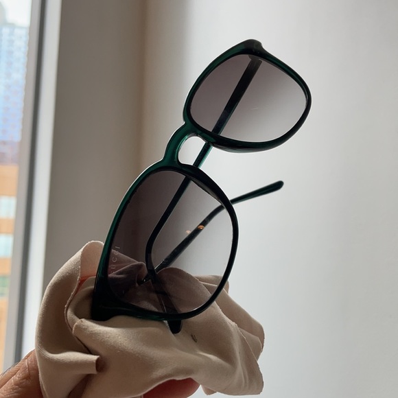 GUCCI Sunglasses - Picture 2 of 6